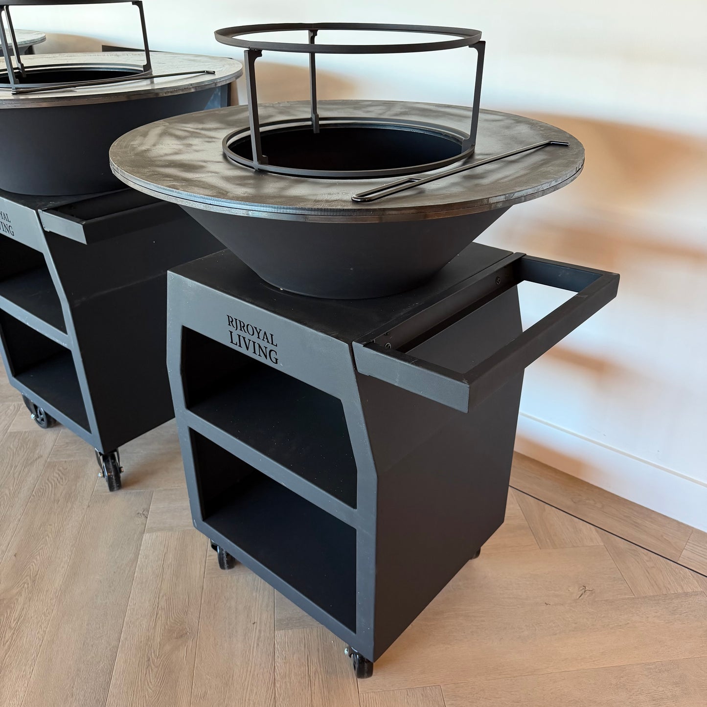 BBQ Plancha Grill Maestro Ø70cm Blackline - Avec grandes roues et compartiment à bois