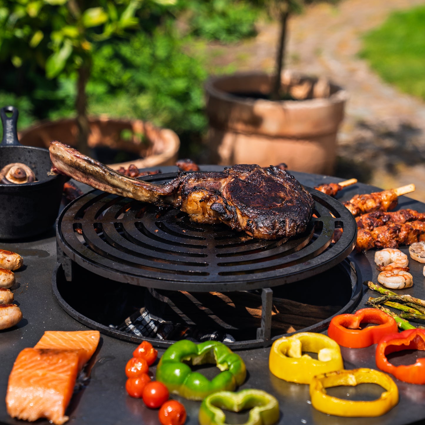 BBQ Plancha Grill Hermano XXL Blackline - Ø80cm 8mm Avec entourage en bois Mesa