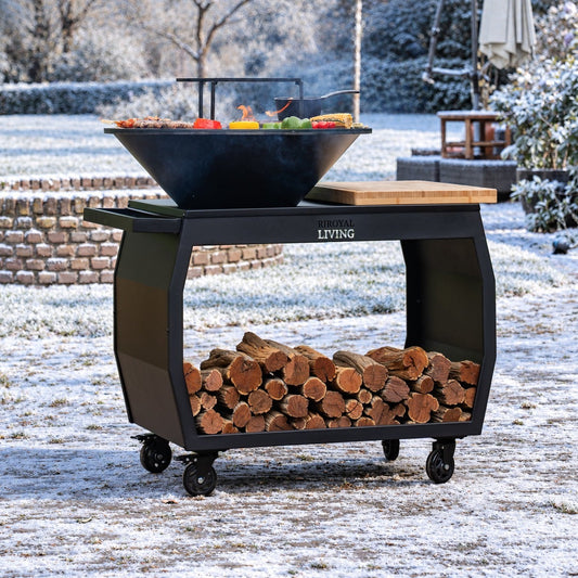 BBQ Plancha Grill Big Jack Noir 3.0 - Avec tisonnier et rangement pour le bois — ambiance hivernale