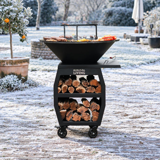 BBQ Plancha Grill Compañero XXL Blackline 2.0 - Avec tisonnier et rangement bois Ø80cm — ambiance hivernale