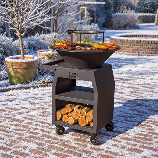 BBQ Plancha Grill Maestro Ø70cm Blackline - Avec grandes roues et compartiment à bois — ambiance hivernale