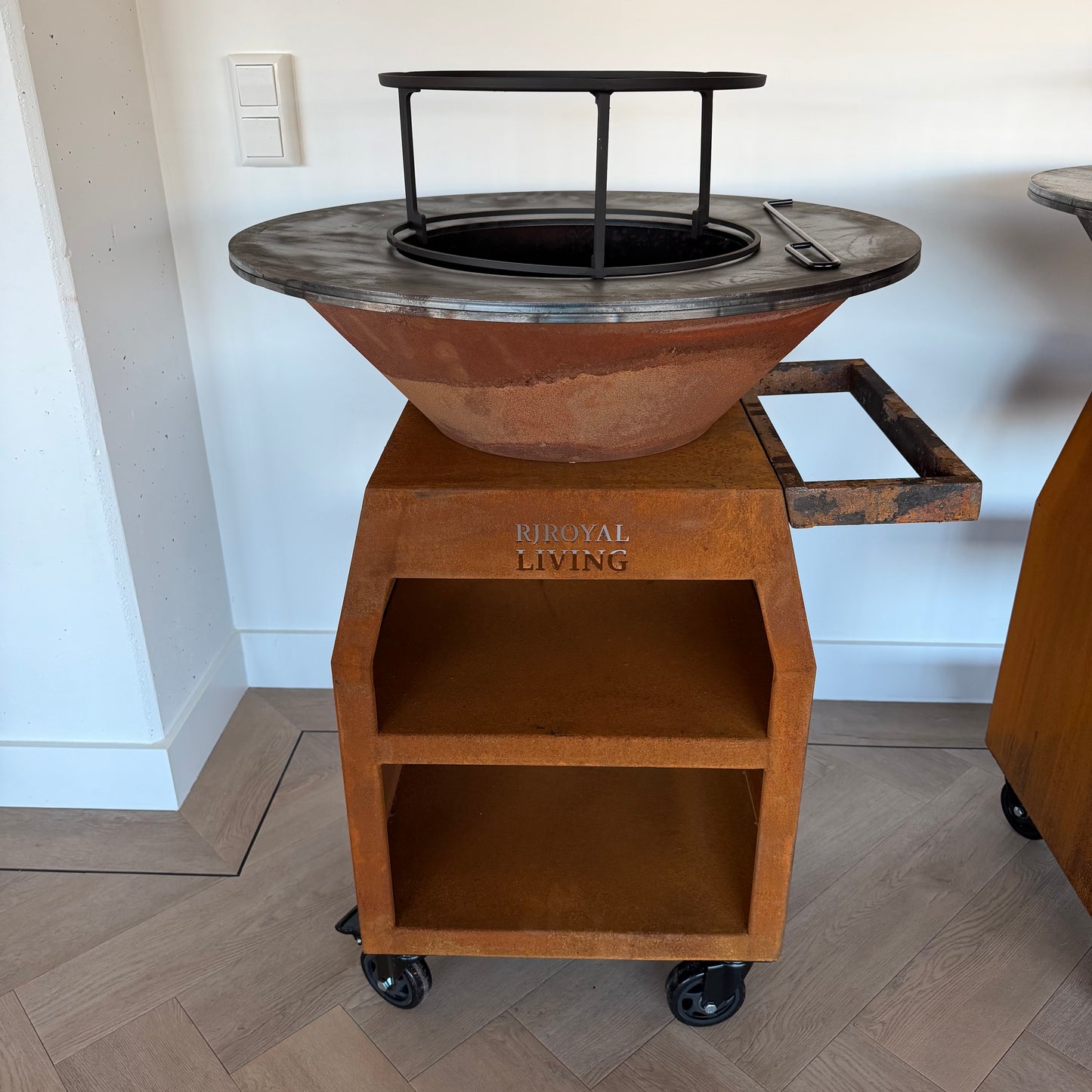 BBQ Plancha Grill Maestro Ø70cm Acier Corten - Avec grandes roues et compartiment à bois