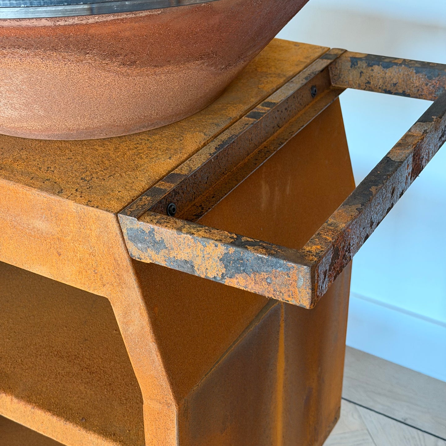 BBQ Plancha Grill Maestro Ø70cm Acier Corten - Avec grandes roues et compartiment à bois