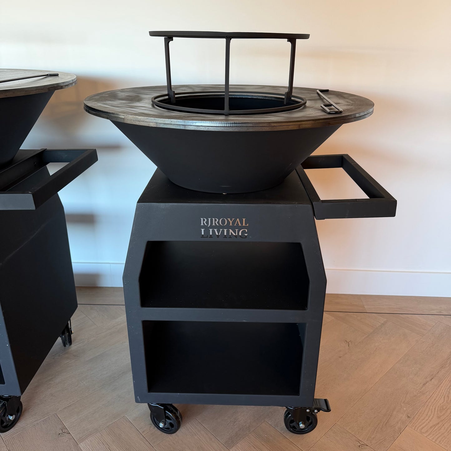 BBQ Plancha Grill Maestro Ø70cm Blackline - Avec grandes roues et compartiment à bois