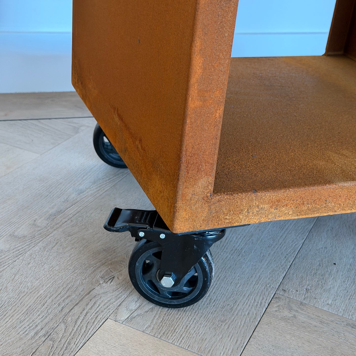 BBQ Plancha Grill Maestro Ø70cm Acier Corten - Avec grandes roues et compartiment à bois