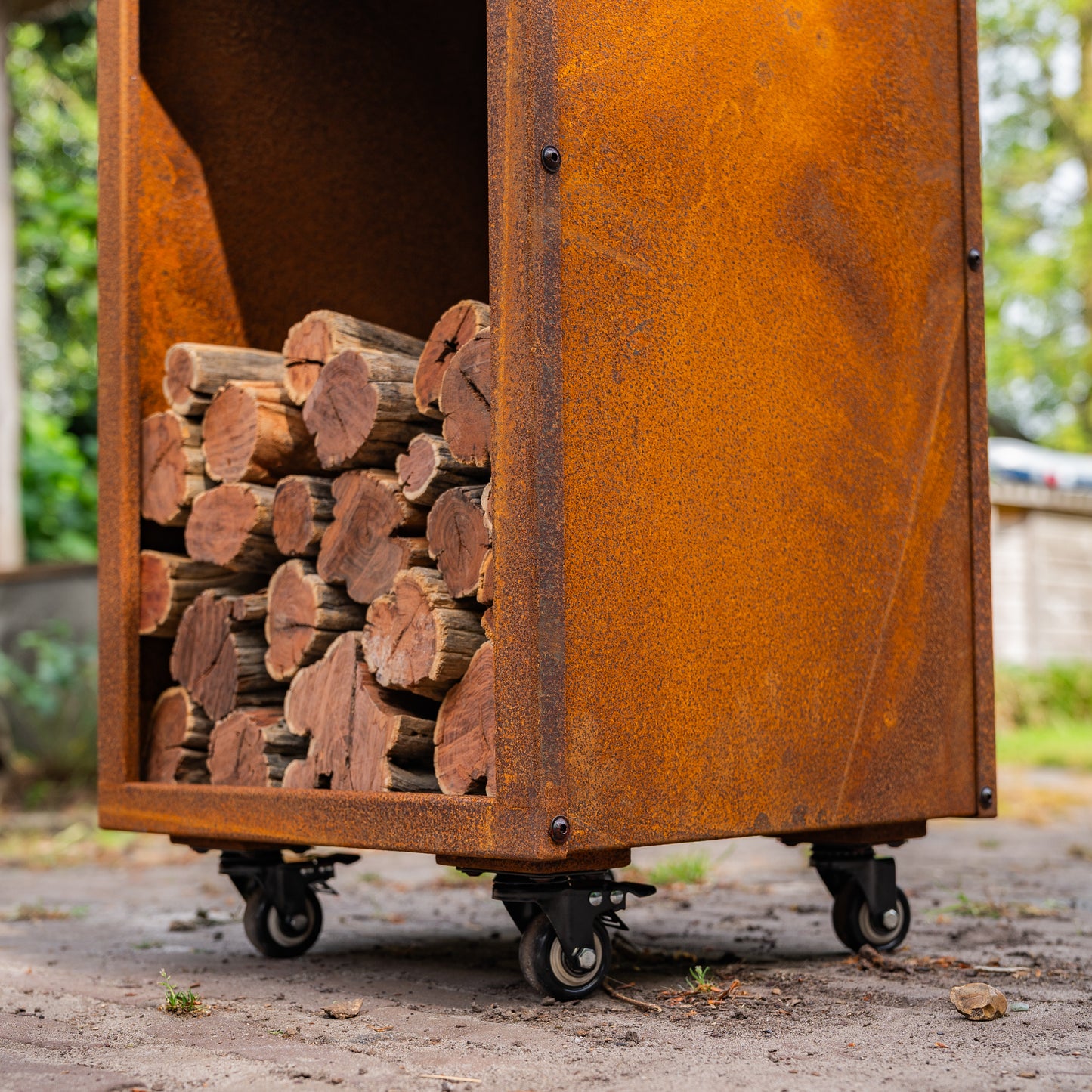 BBQ Plancha Grill Acier Corten Camarada 2.0 - Avec tisonnier et rangement bois Ø70cm