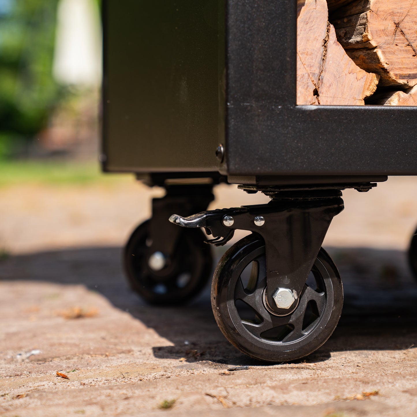 BBQ Plancha Grill Hermano XXL Acier Corten Blackline - Avec tisonnier et rangement pour le bois Ø80cm 8mm