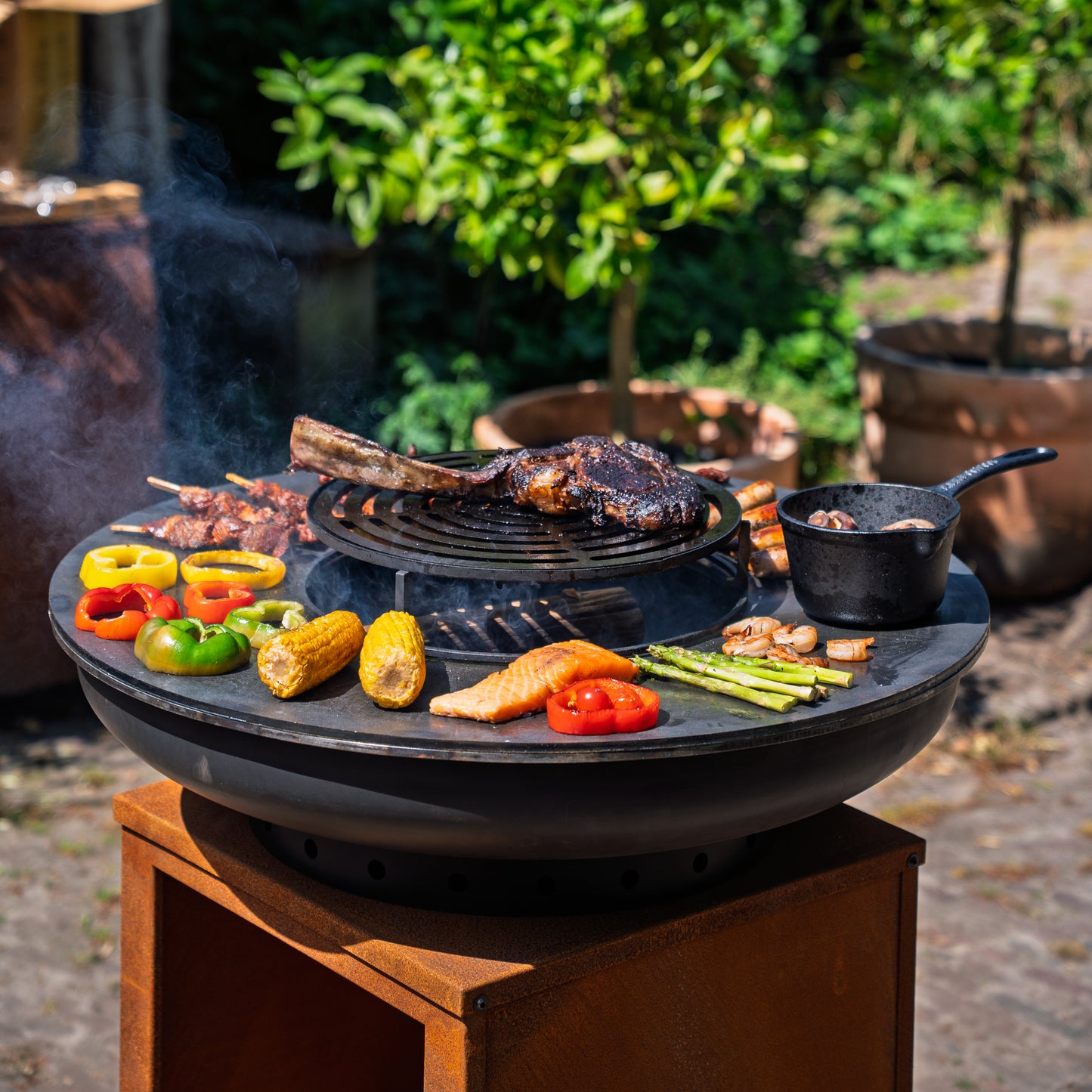 BBQ Plancha Grill Hermano XXL Blackline Acier Corten - Avec tisonnier et rangement pour le bois Ø80cm 8mm