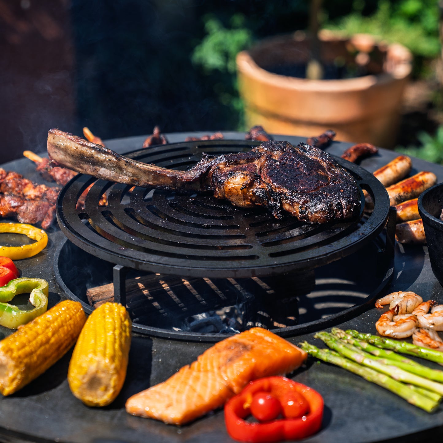 BBQ Plancha Grill Hermano XXL Blackline Acier Corten - Avec tisonnier et rangement pour le bois Ø80cm 8mm