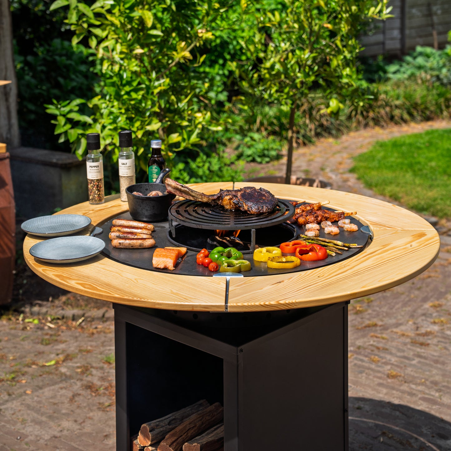 BBQ Plancha Grill Hermano XXL Blackline - Ø80cm 8mm Avec entourage en bois Mesa