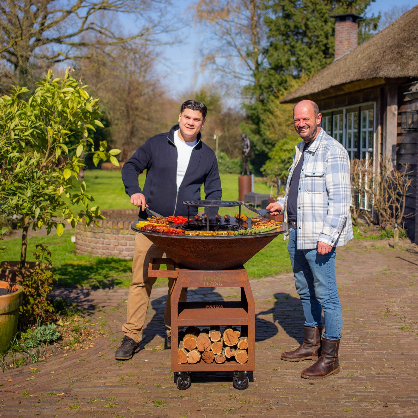 BBQ Plancha Grill Maestro XXXL Ø100cm Acier Corten - Avec grandes roues et rangement pour le bois
