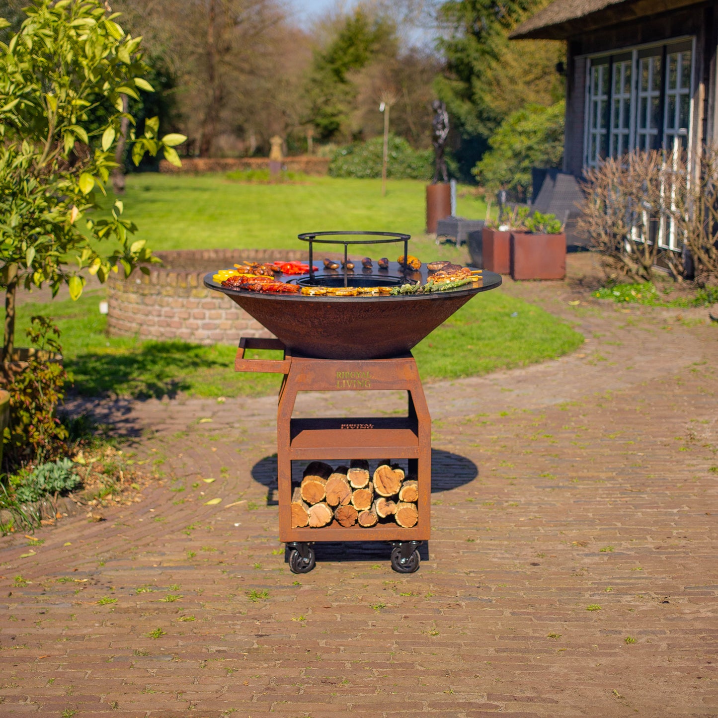 BBQ Plancha Grill Maestro XXXL Ø100cm Acier Corten - Avec grandes roues et rangement pour le bois