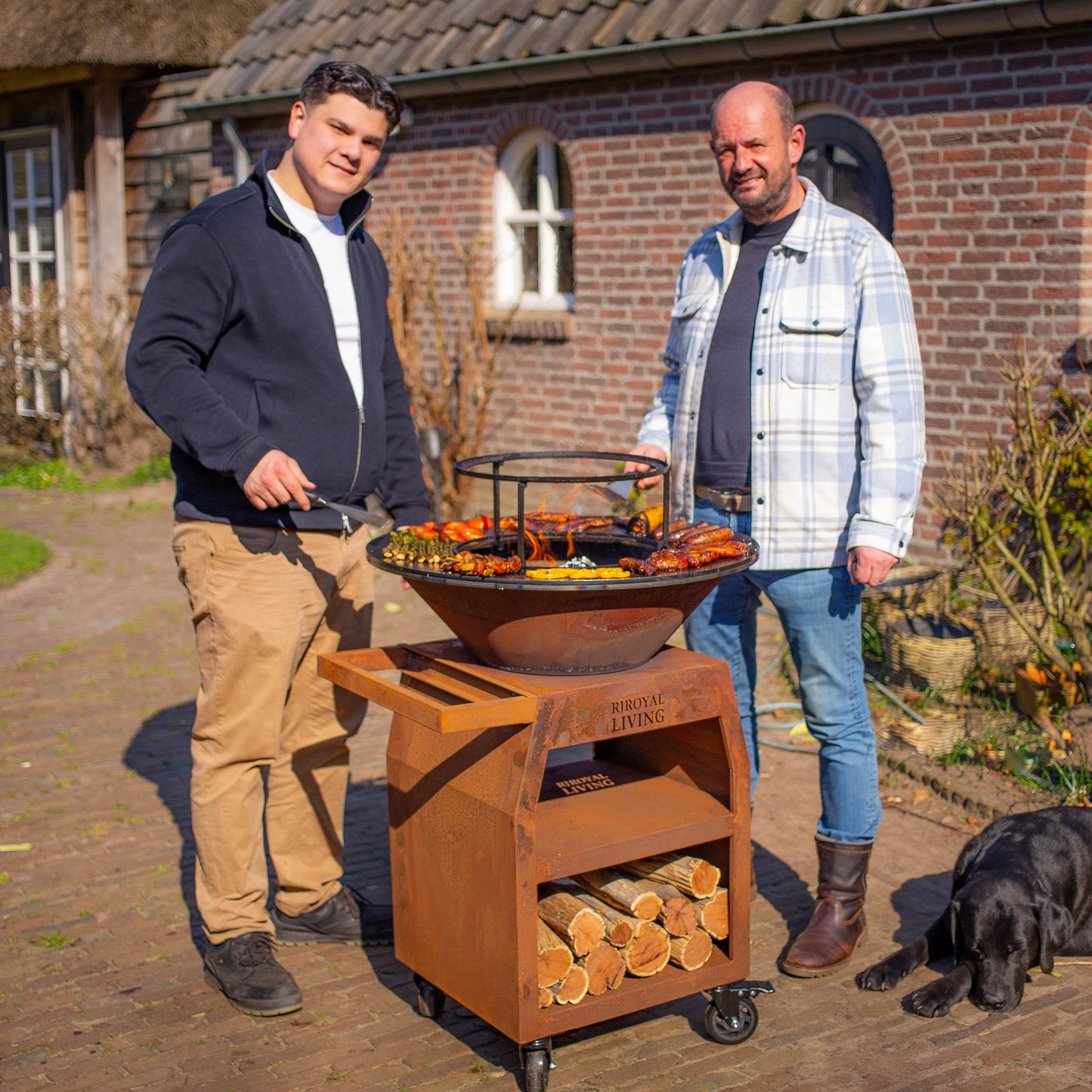 BBQ Plancha Grill Maestro Ø70cm Acier Corten - Avec grandes roues et compartiment à bois