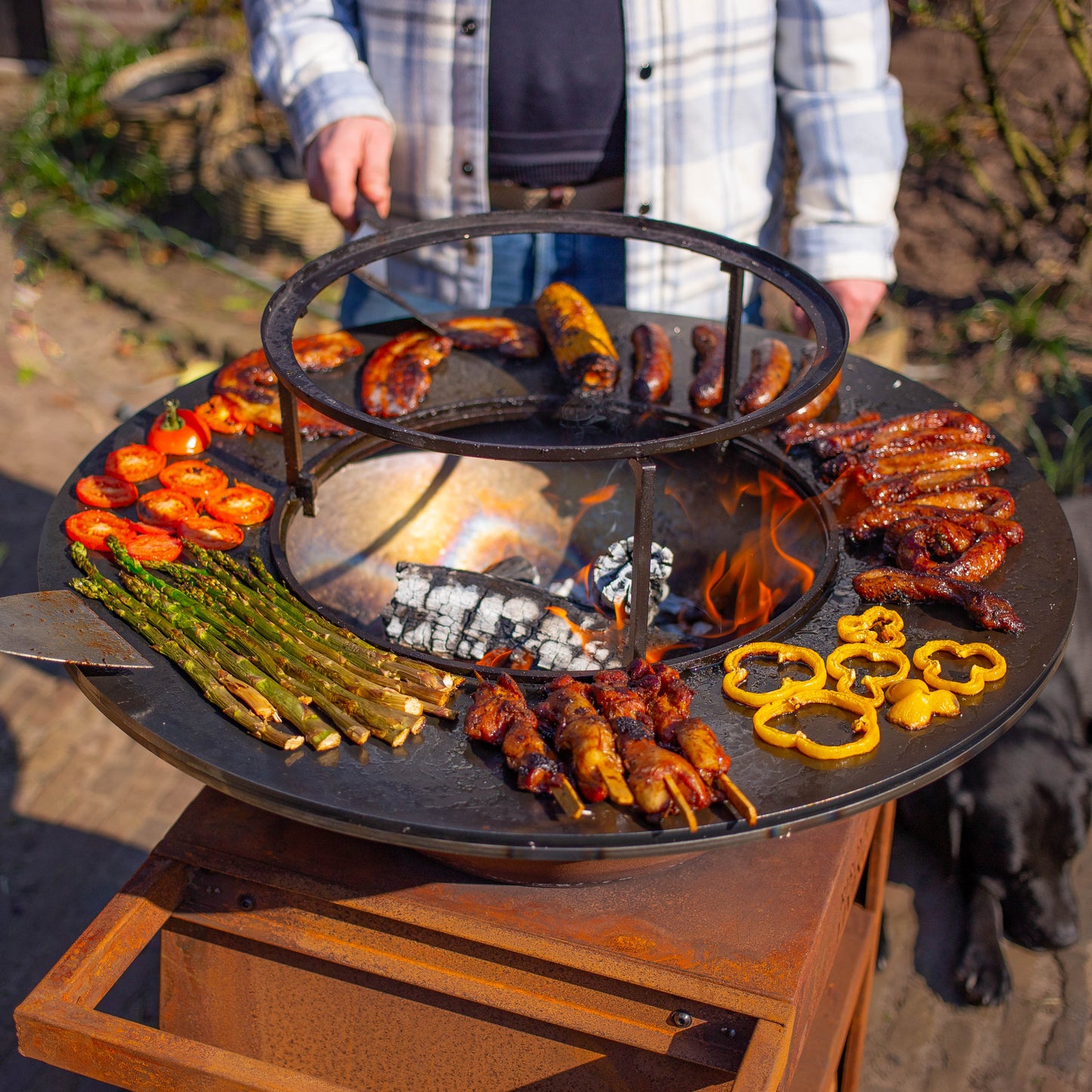 BBQ Plancha Grill Maestro Ø70cm Acier Corten - Avec grandes roues et compartiment à bois