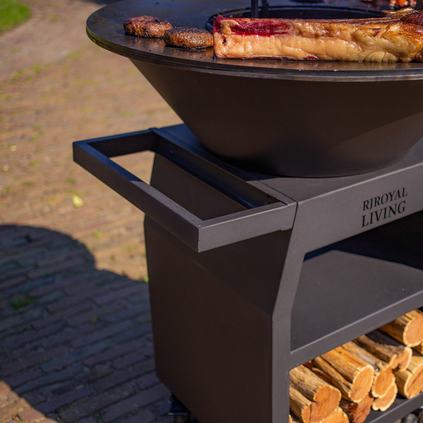 Barbecue Plancha Grill Maestro XXL Ø80cm Blackline - Avec tisonnier et rangement pour le bois