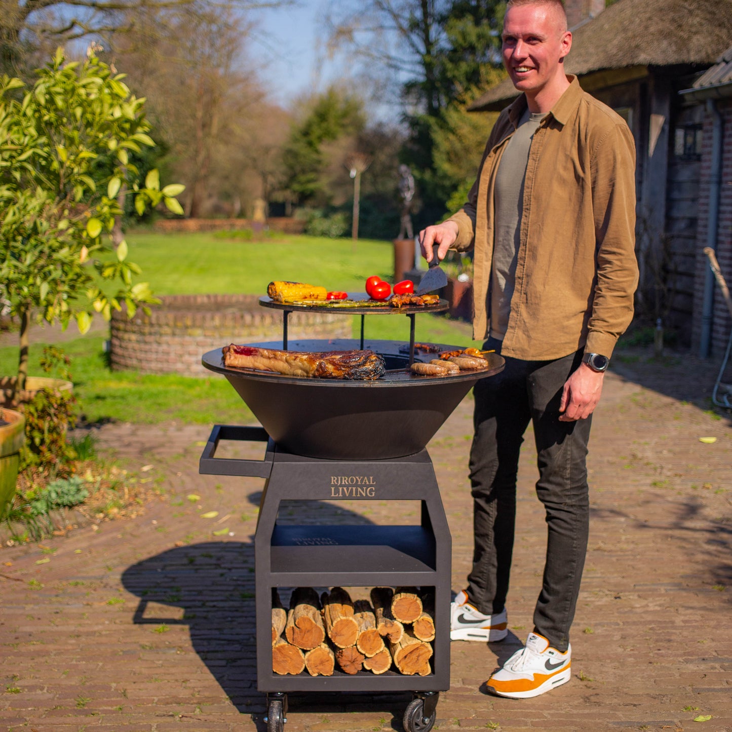 Barbecue Plancha Grill Maestro XXL Ø80cm Blackline - Avec tisonnier et rangement pour le bois