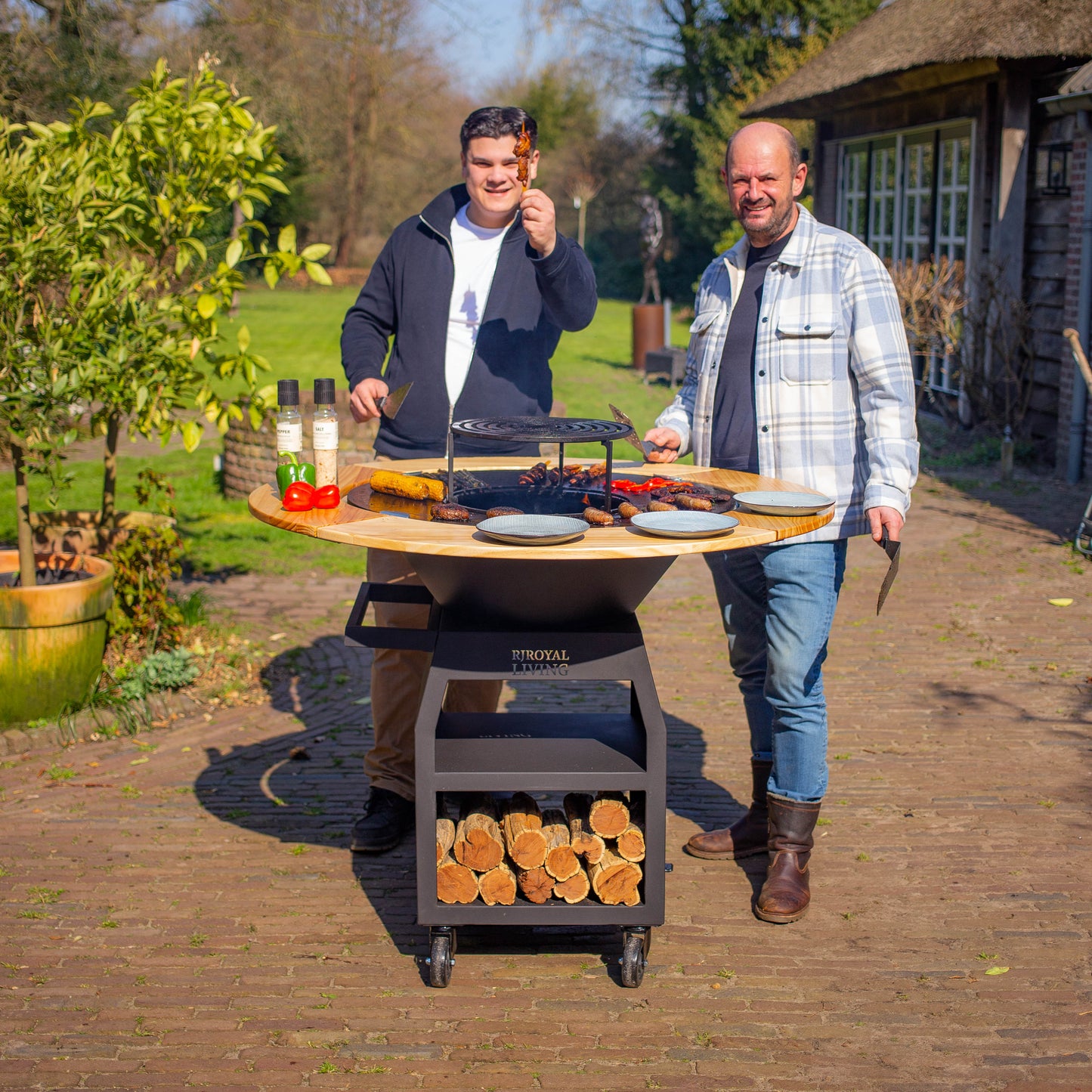 BBQ Plancha Grill Maestro XXL Ø80cm Blackline – Avec entourage en bois Mesa