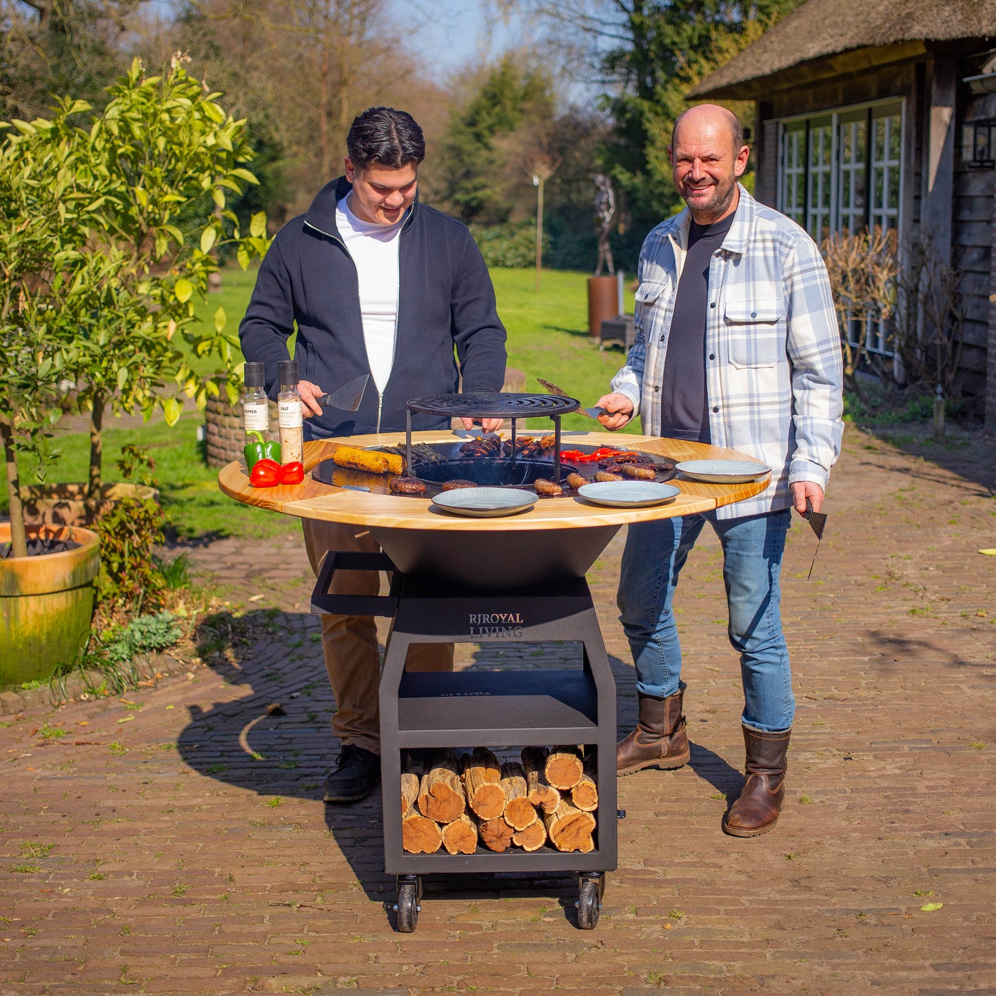 BBQ Plancha Grill Maestro XXL Ø80cm Blackline – Avec entourage en bois Mesa