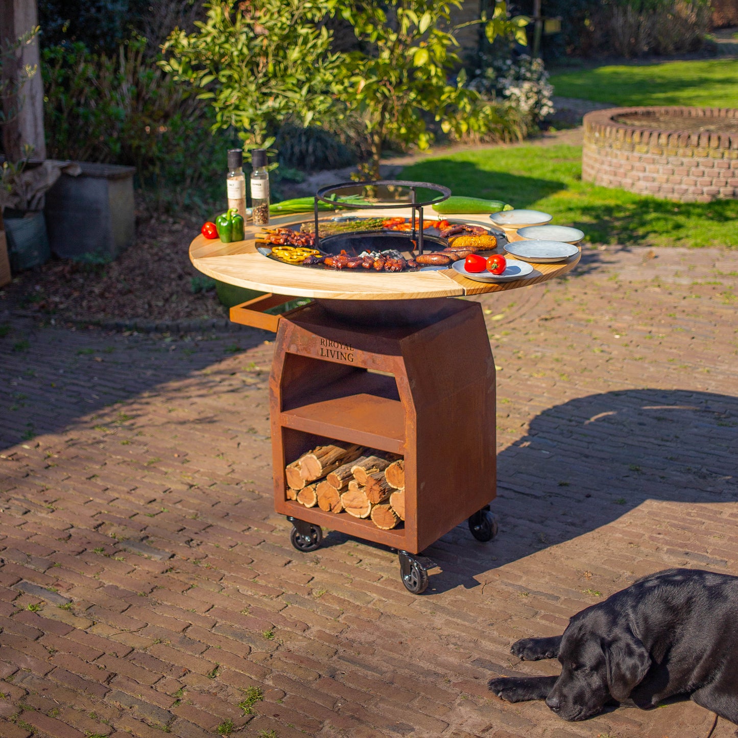 BBQ Plancha Grill Maestro Ø70cm en acier corten – Avec entourage en bois Plancha Mesa