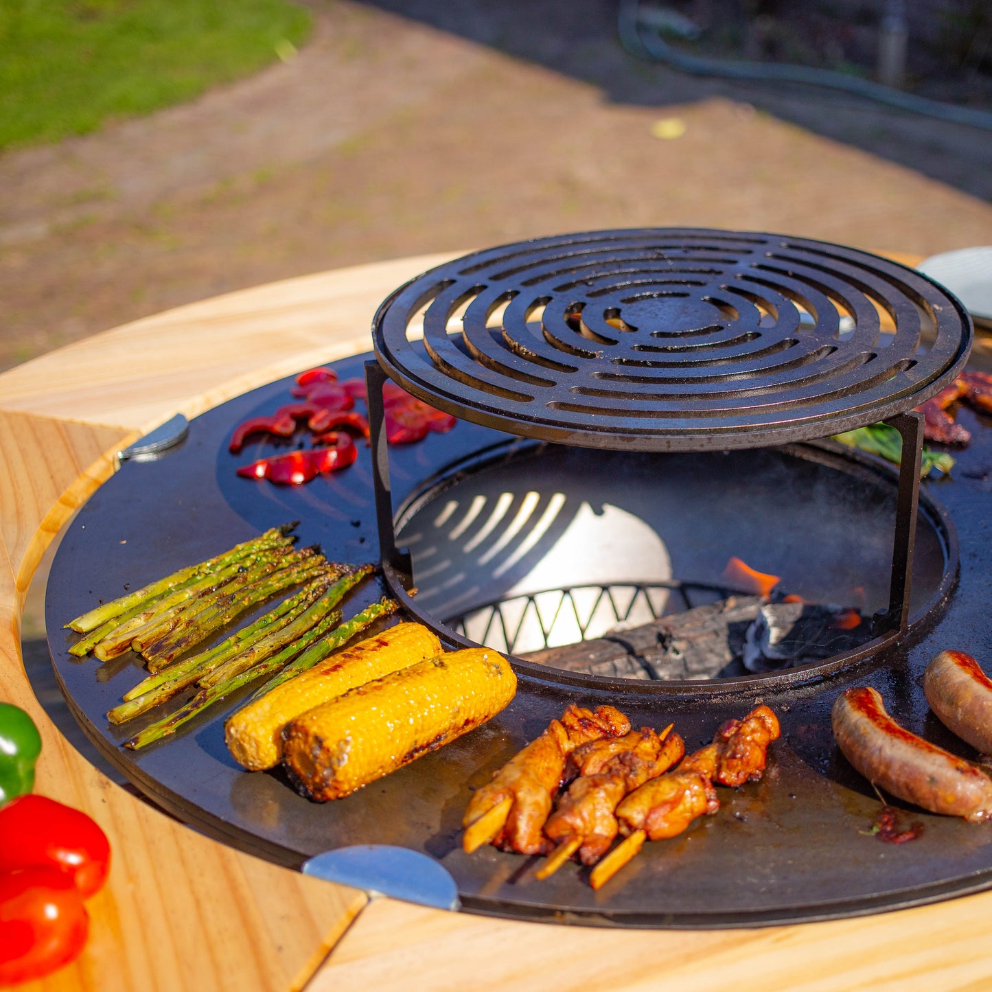 BBQ Plancha Grill Maestro XXL Ø80cm en acier corten – Avec entourage en bois Mesa