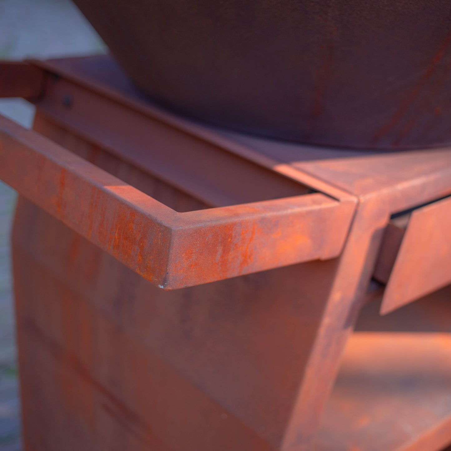 BBQ Plancha Grill Maestro Smokeless XXL Ø80cm en acier corten – Plancha sans fumée avec entourage en bois Mesa