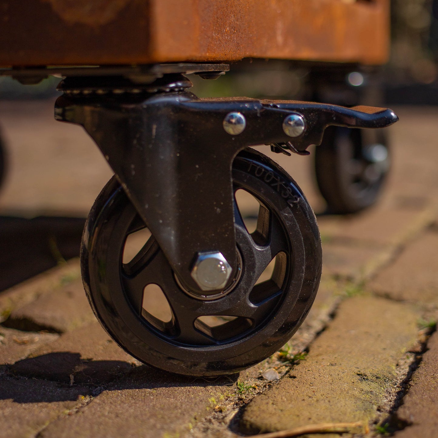 BBQ Plancha Grill Maestro Smokeless XXL Ø80cm en acier corten – Plancha sans fumée avec entourage en bois Mesa