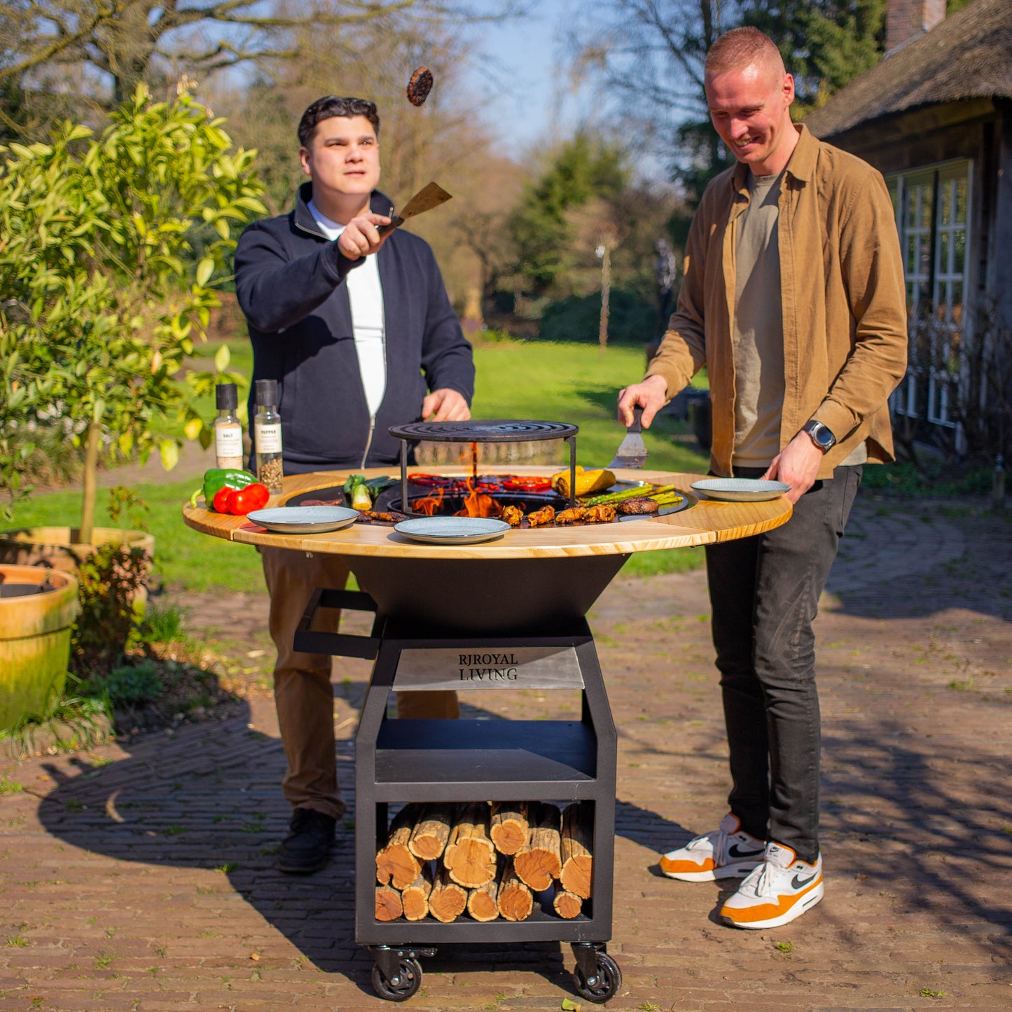 BBQ Plancha Grill Maestro Smokeless XXL Ø80cm Blackline – Plancha sans fumée avec entourage en bois Mesa
