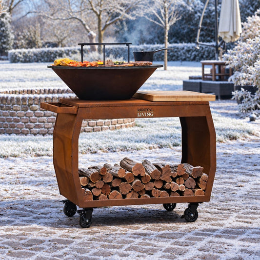 BBQ Plancha Grill Big Jack Acier Corten 3.0 - Avec tisonnier et rangement pour le bois — ambiance hivernale