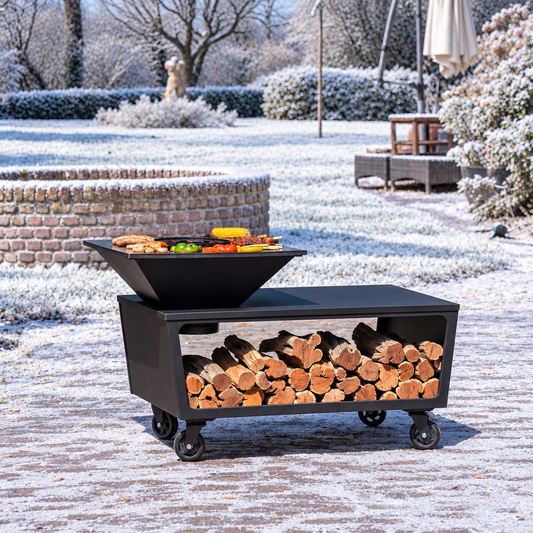 BBQ Plancha Grill Compañía - avec Housse de protection personnalisée et rangement bois 60Ø - Sans planche à découper — ambiance hivernale