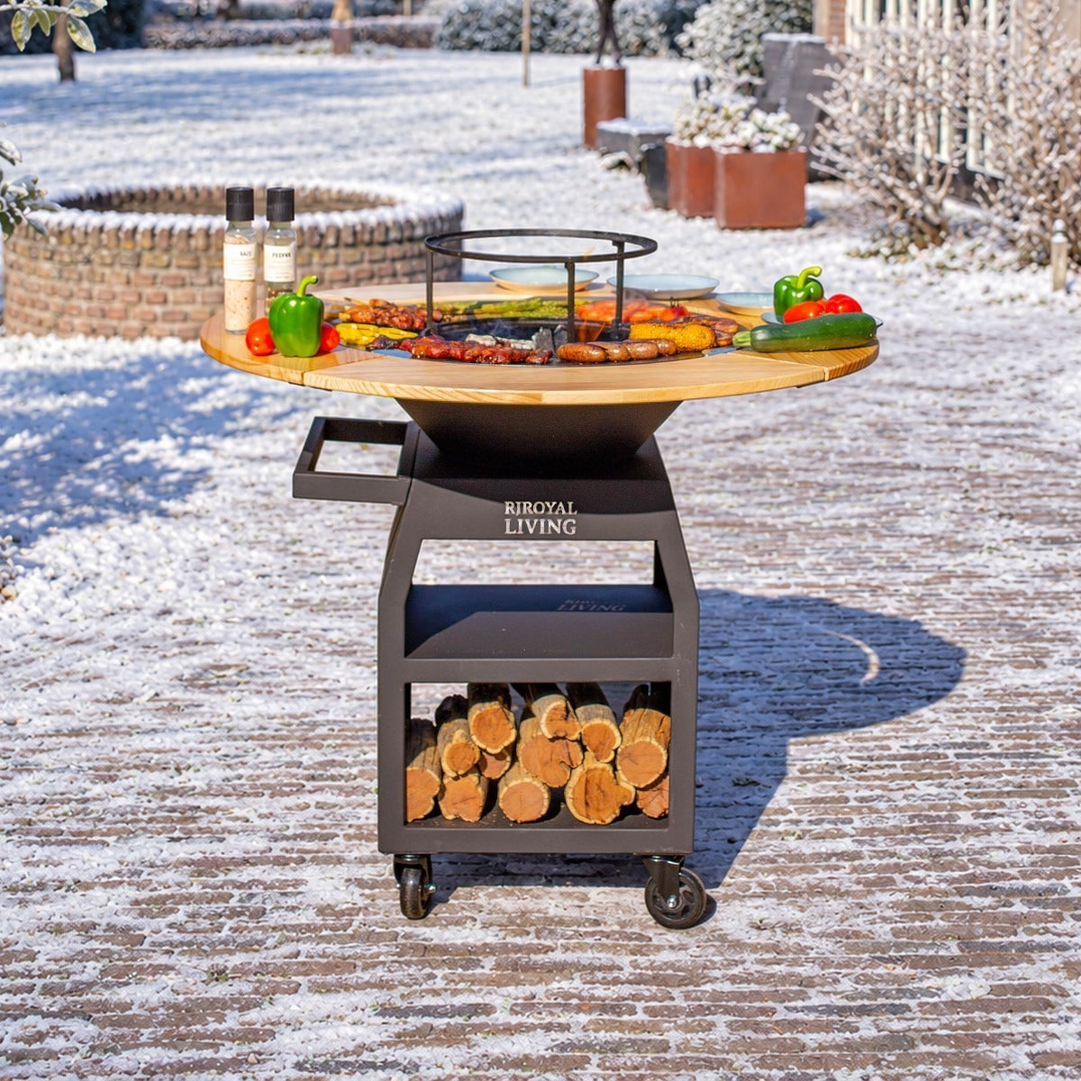 BBQ Plancha Grill Maestro Ø70cm Blackline – Avec entourage en bois Plancha Mesa — ambiance hivernale